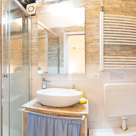 Casa De' Medici In Via Giulia * Roma