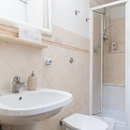 Casa De' Medici In Via Giulia Daire